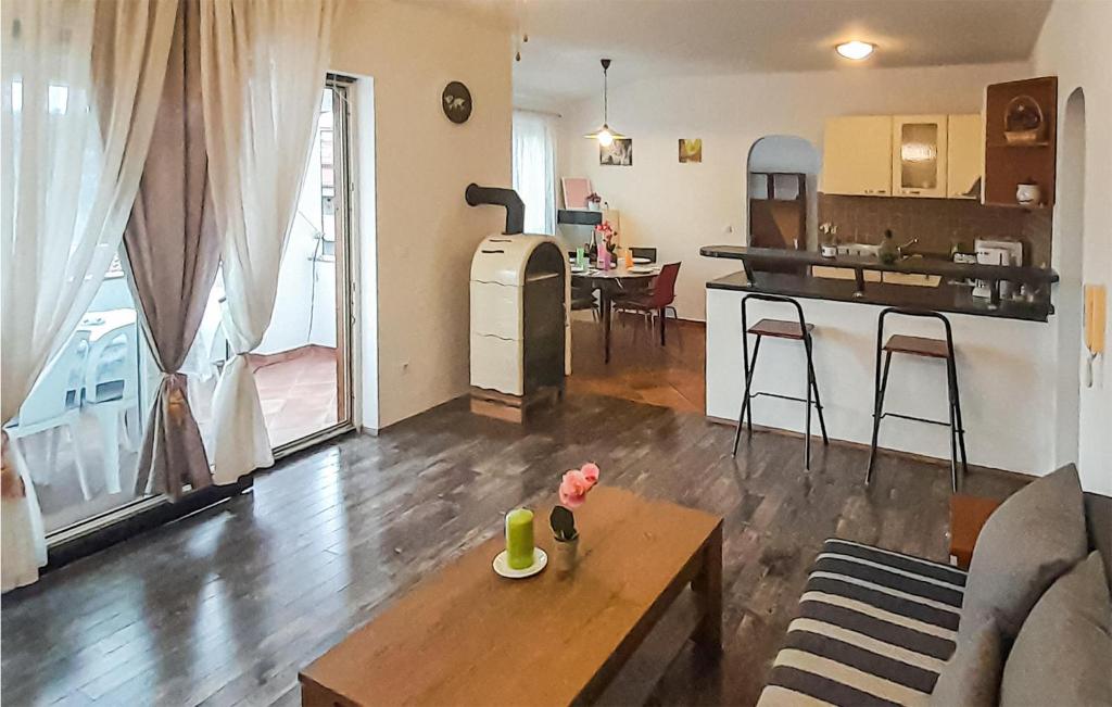 Amazing Apartment In Radosi Kod Zbandaja With Wifi And 2 Bedrooms photo 2