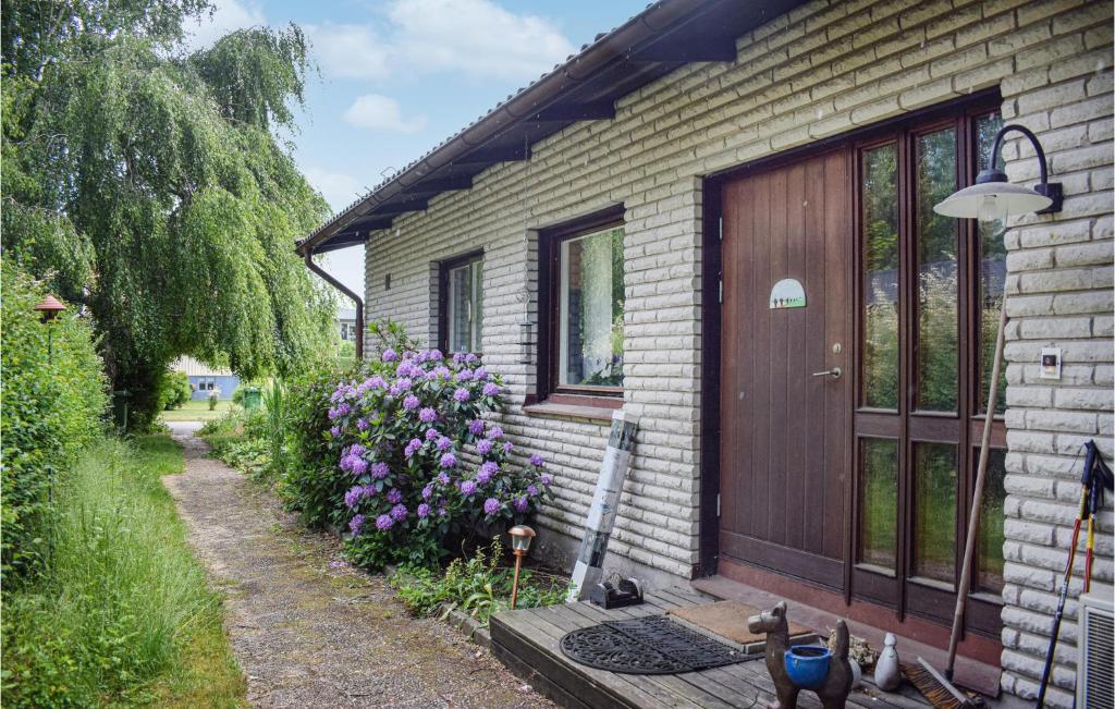 Beautiful Home In Ljungbyholm With Sauna And 2 Bedrooms photo 4