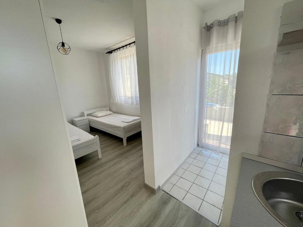 White apartments photo 4