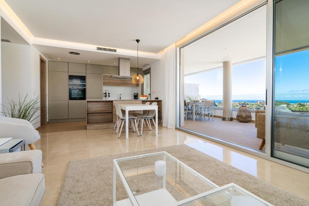 Luxury 3 bedroom apartment Amazing views-Botanic by Taylor Wimpey photo 1