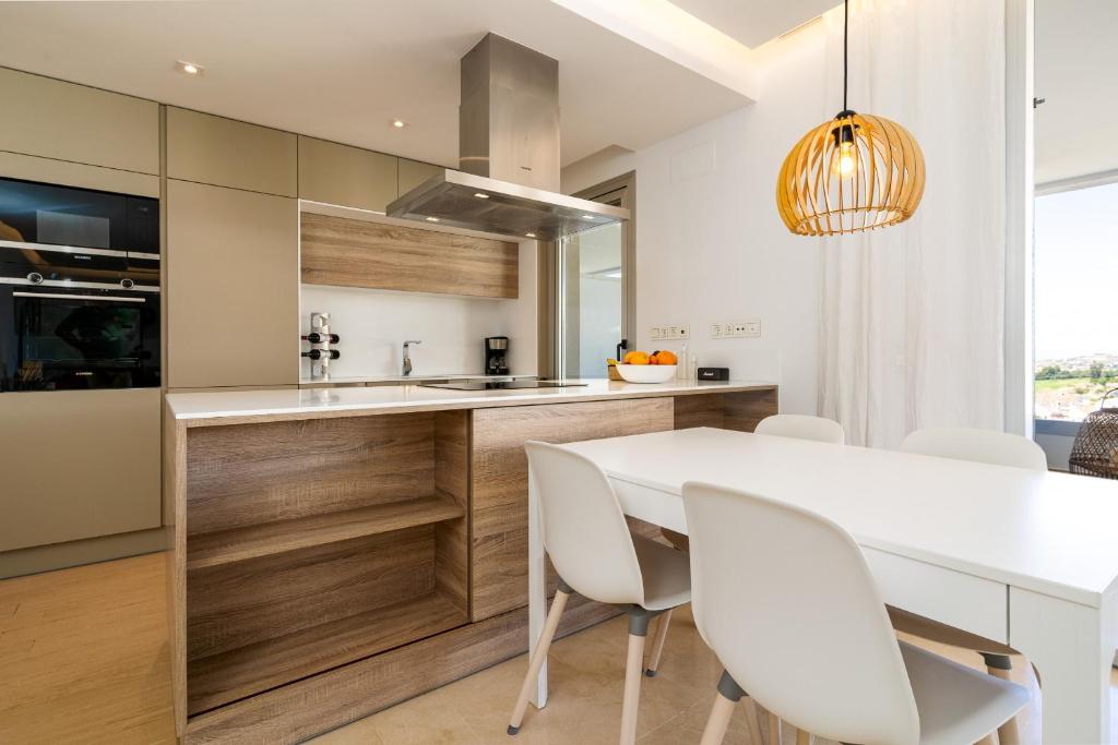 Luxury 3 bedroom apartment Amazing views-Botanic by Taylor Wimpey photo 2