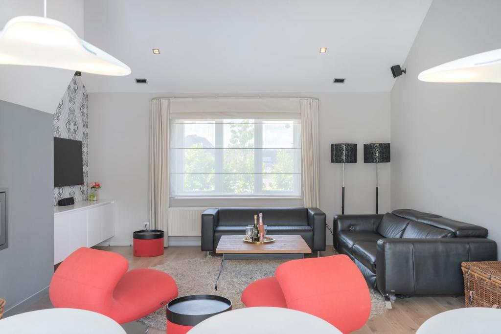 Ruime woning met grote omheinde tuin photo 2