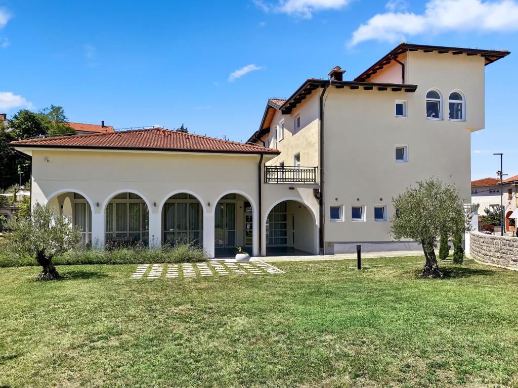 TOSCANINA Garni Hotel photo 1