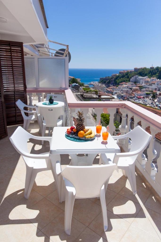 Castello Apartments photo 4