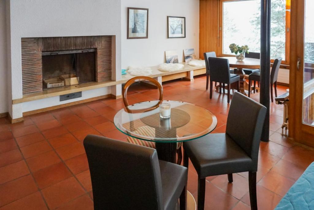 Grosse 4 Zimmer Wohnung mit traumhafter Aussicht photo 4