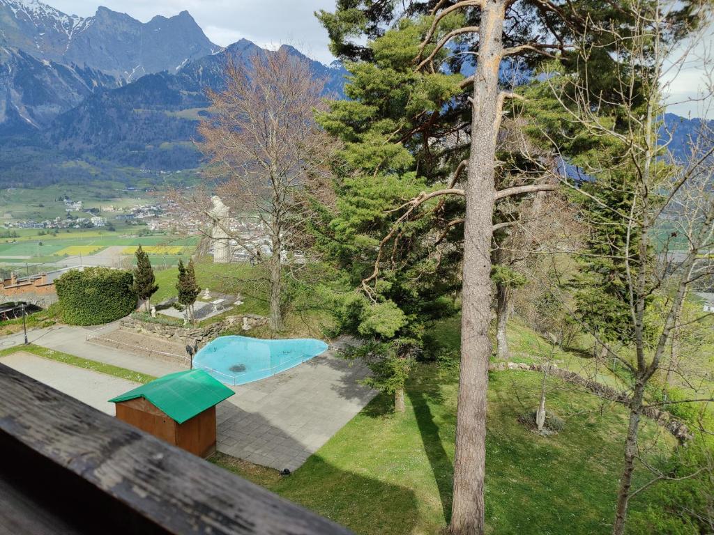 Grosse 4 Zimmer Wohnung mit traumhafter Aussicht photo 2