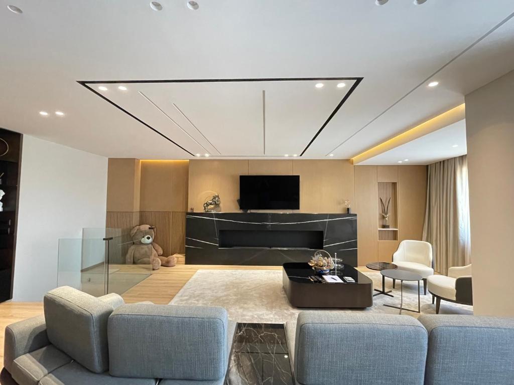 Luxury Lake View Duplex with Indoor Fireplace photo 1