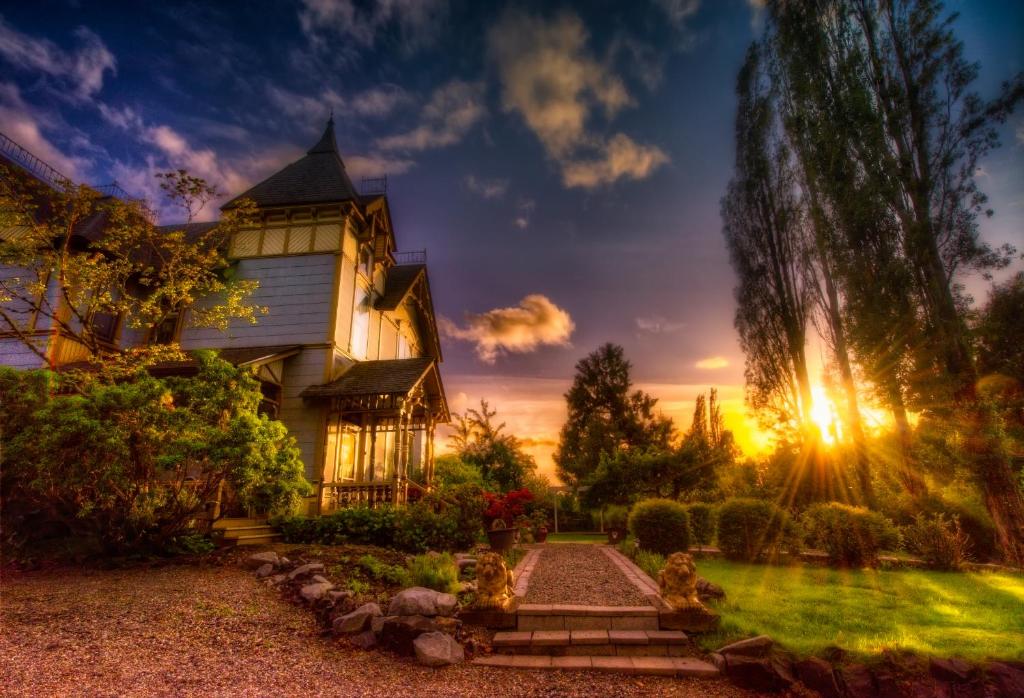Swantown Inn photo 1
