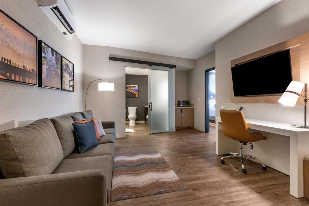 Cambria Hotel Austin Airport photo 1