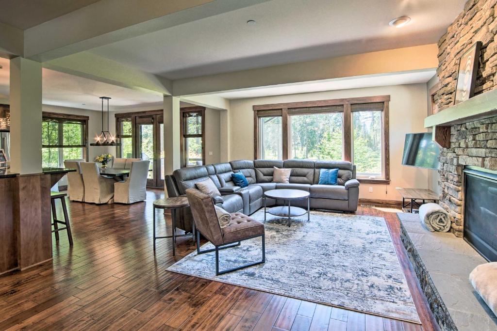 Modern Alpine Home on Prospector Golf Course! photo 2