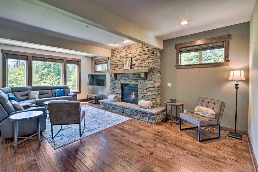 Modern Alpine Home on Prospector Golf Course! photo 3