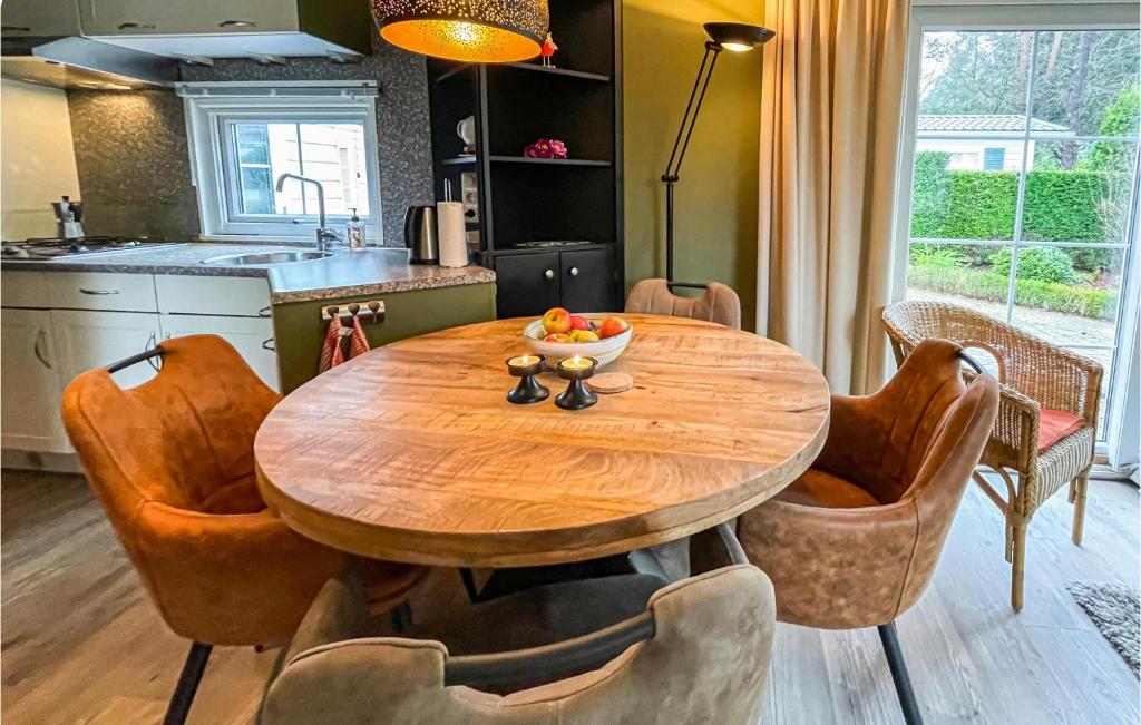 Beautiful Caravan In Beekbergen With 2 Bedrooms, Wifi And Outdoor Swimming Pool photo 2