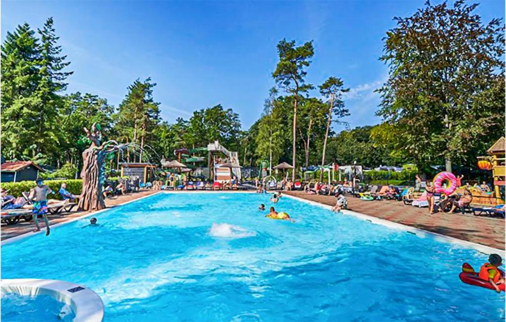 Beautiful Caravan In Beekbergen With 2 Bedrooms, Wifi And Outdoor Swimming Pool photo 3