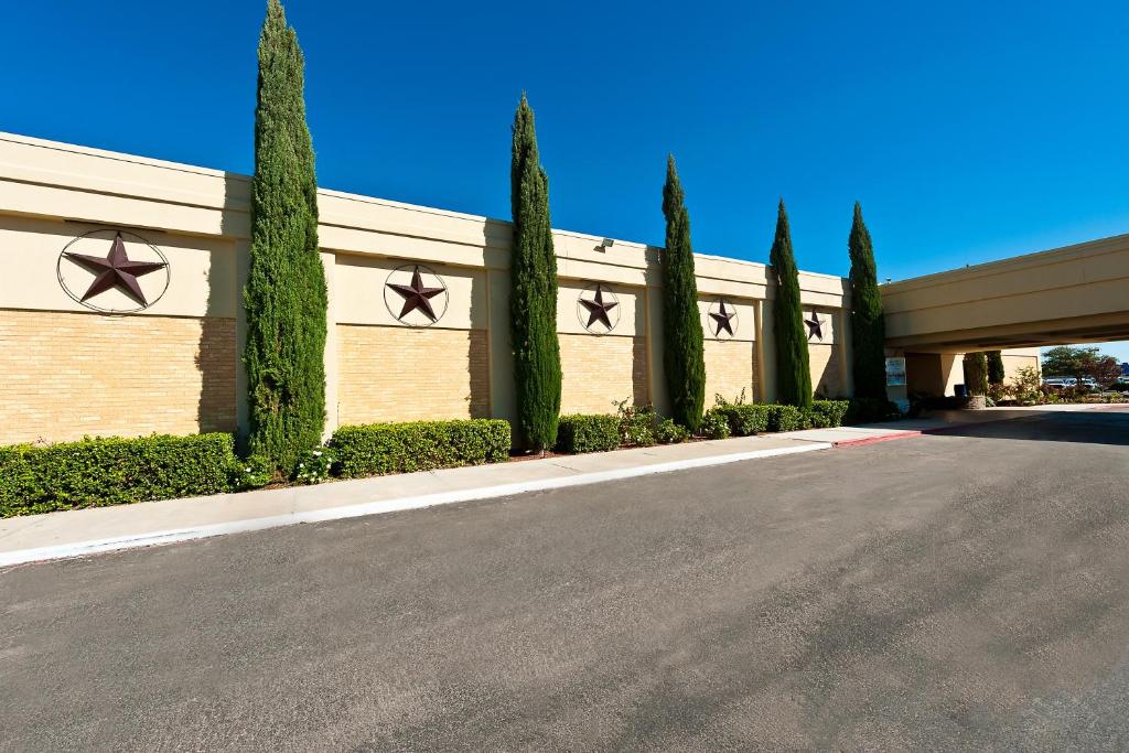 Grand Texan Hotel and Convention Center photo 1
