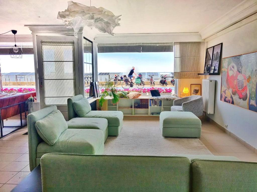 Seaview Eclectic Suite photo 3