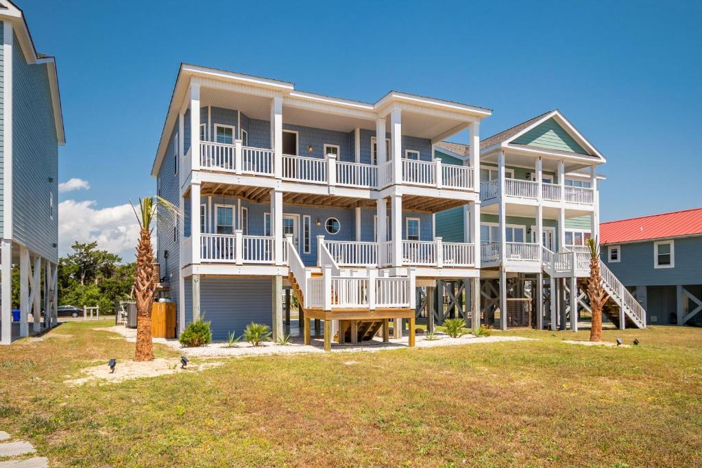 Blue Heron by Oak Island Accommodations image