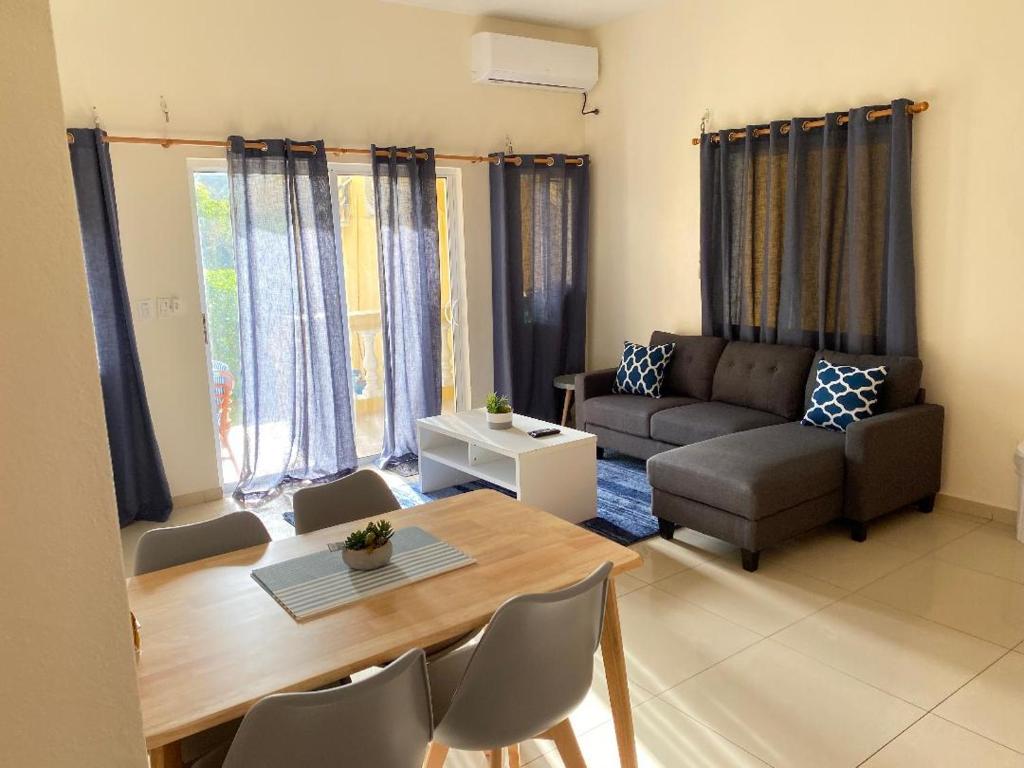 Lovely 2 Bedroom Apartment in Quiet Neighborhood! photo 3