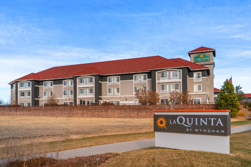 La Quinta Inn & Suites by Wyndham Loveland/Estes Park image