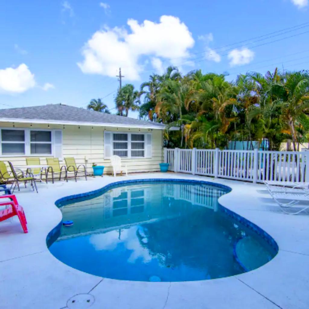 Vacation Home With Pool in siesta key sarasota image