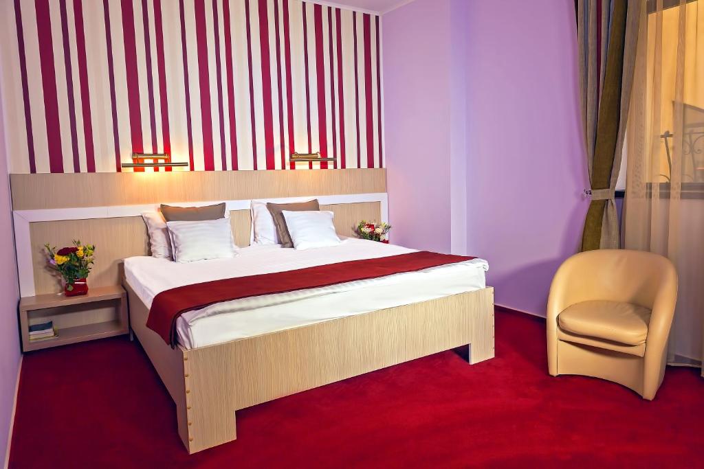 Двухместный (Улучшенный двухместный номер с 1 кроватью), Hotel Trianon
