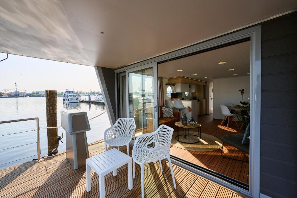 Luxurious Houseboat - Zen photo 4