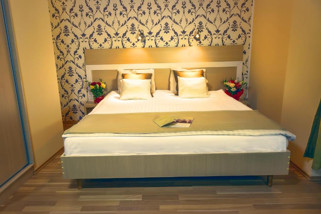 Двухместный (Улучшенный двухместный номер с 1 кроватью), Hotel Trianon