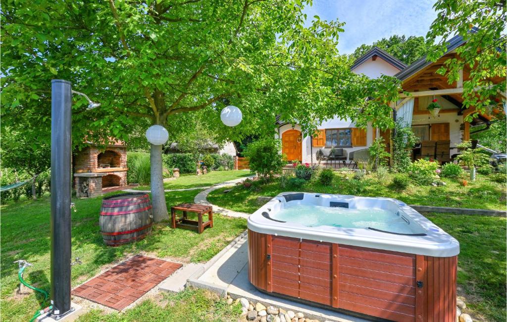 Awesome Home In Jalzabet With 2 Bedrooms, Jacuzzi And Wifi