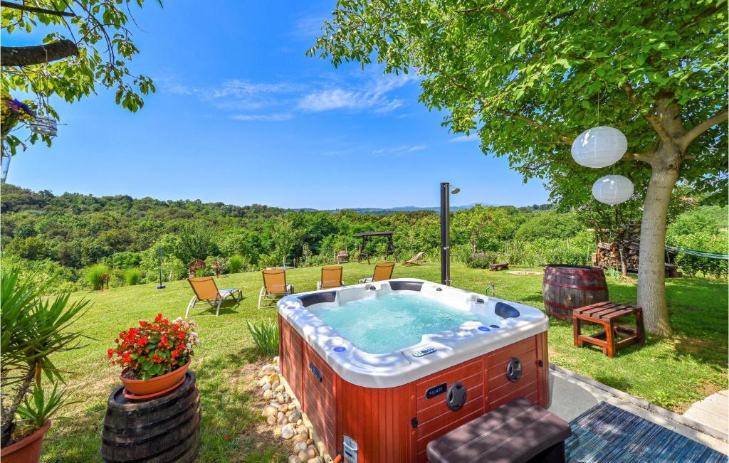 Awesome Home In Jalzabet With 2 Bedrooms, Jacuzzi And Wifi photo 1