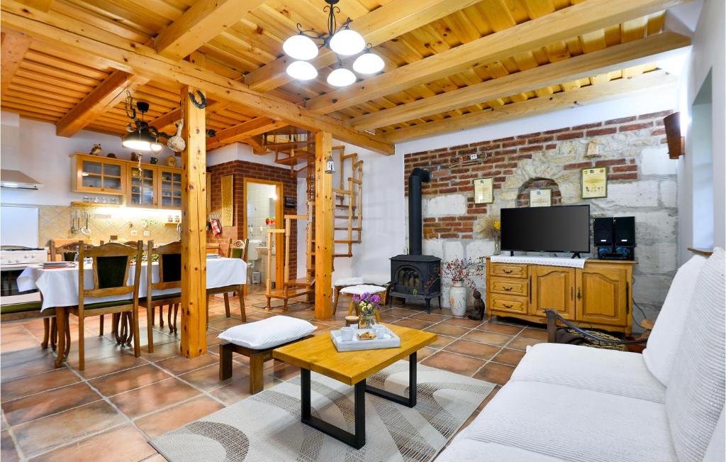 Awesome Home In Jalzabet With 2 Bedrooms, Jacuzzi And Wifi photo 2
