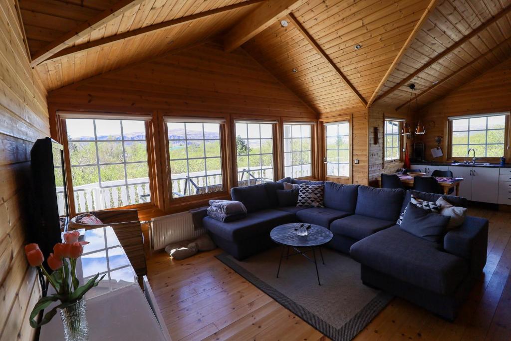 Golden Circle Vacation Home with hot tub & fire place photo 3