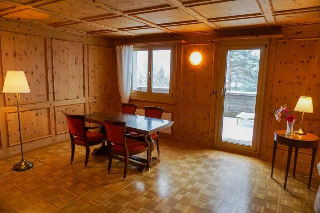 Grosse 2 ZImmer Wohnung mit Terrasse photo 4