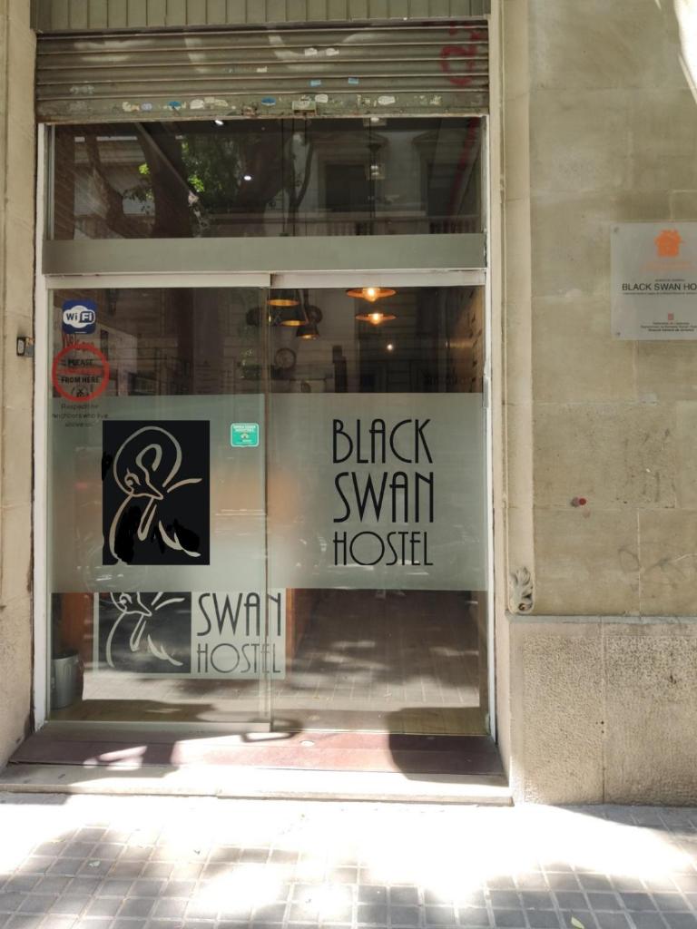 Black Swan Hostel photo 1