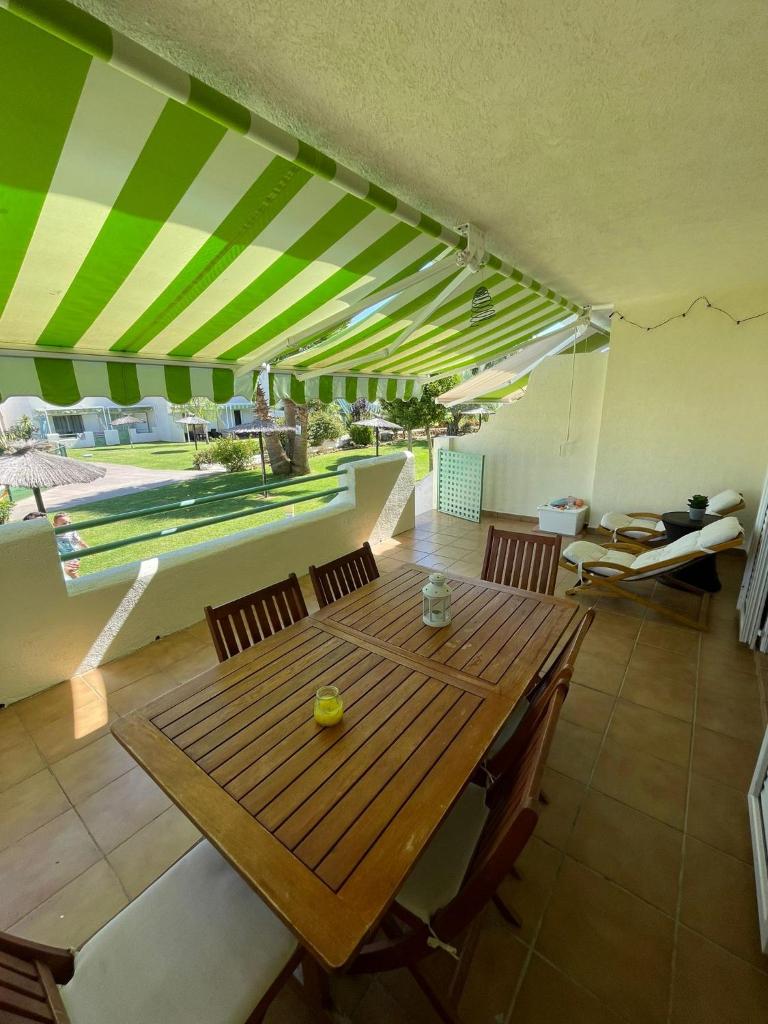 Casa adosada con porche, piscina y pista de pádel, junto al campo de golf photo 2