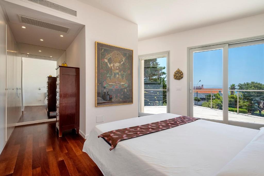 Villa Bali - Splendid Seafront Villa with garden and Jacuzzi photo 4
