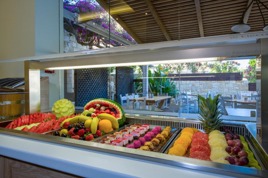 Isida Hotel Agia Marina photo 3