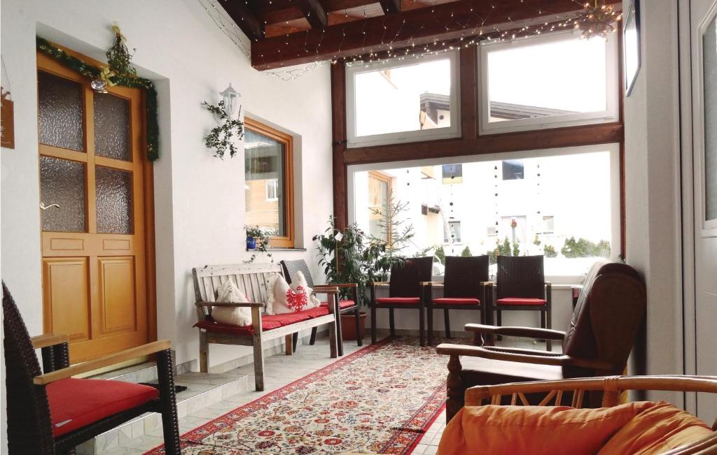 Stunning Apartment In Holzgau With 7 Bedrooms And Wifi photo 4