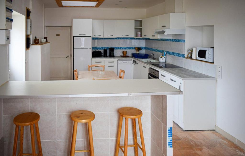Maison de 3 chambres avec jardin clos et wifi a Channay sur Lathan photo 2