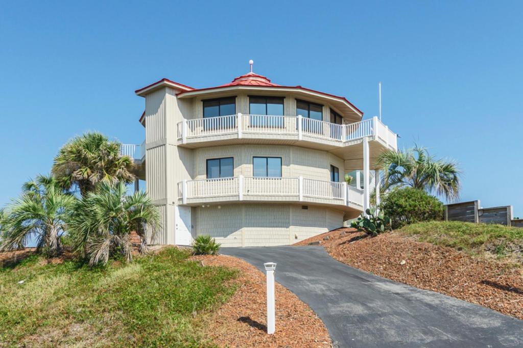 Island Tower by Oak Island Accommodations image