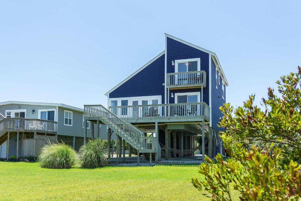 Griffin by Oak Island Accommodations image