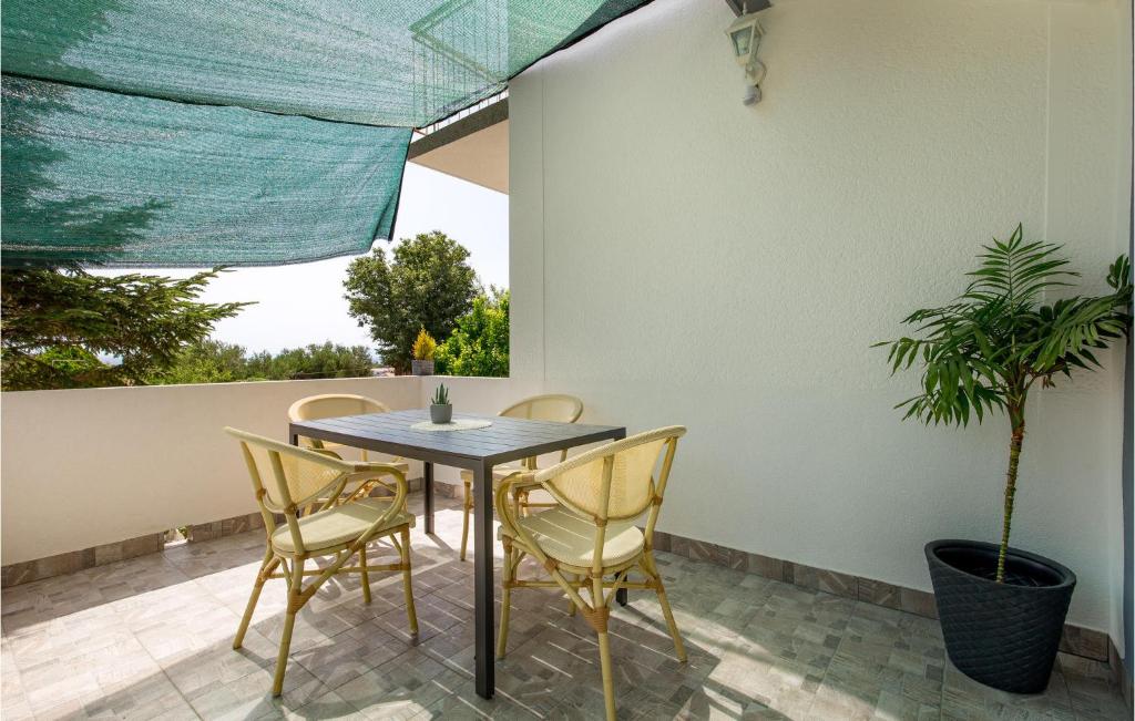 Awesome Apartment In Rab With 1 Bedrooms And Wifi photo 2