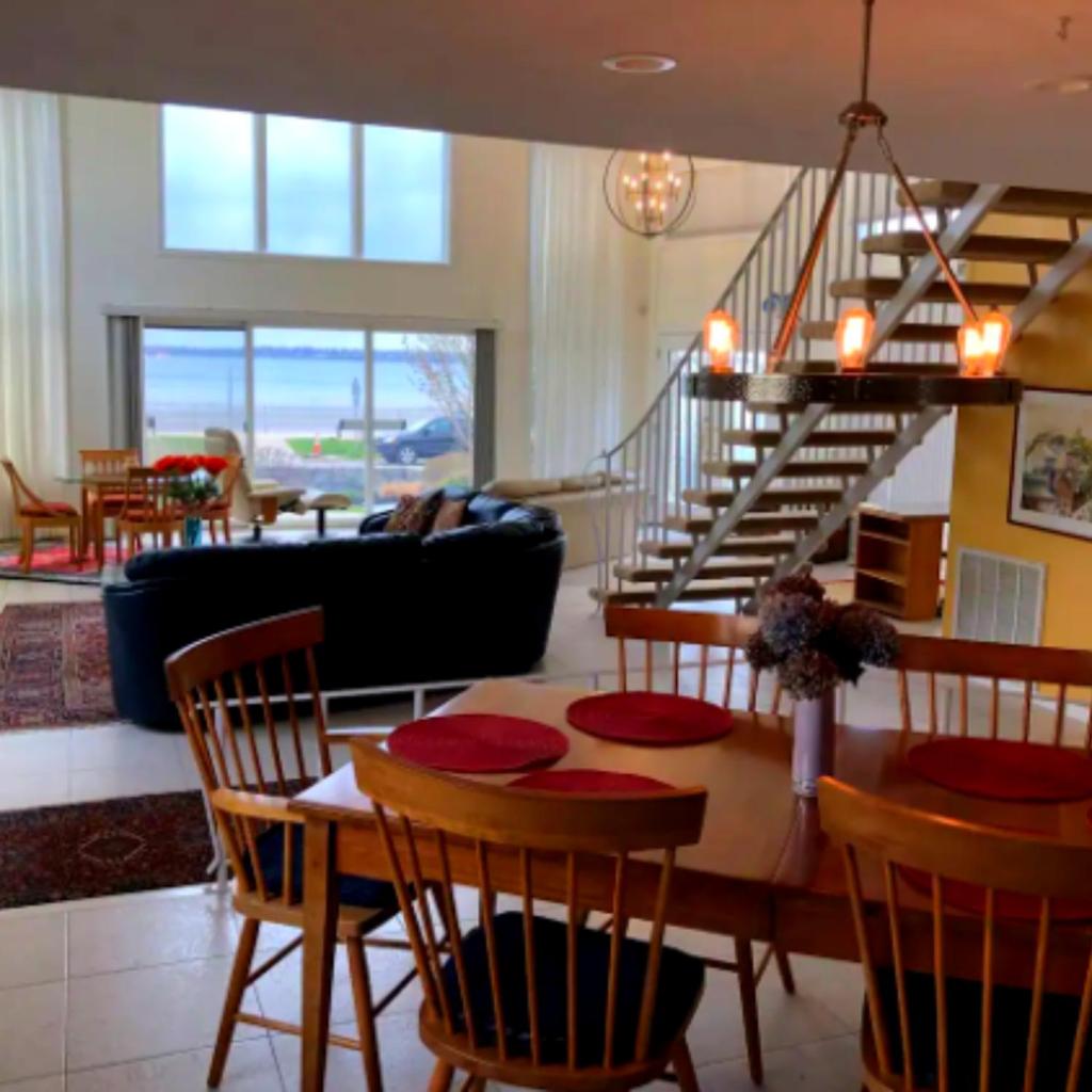 Swapscott Beachfront Vacation Home for Families image