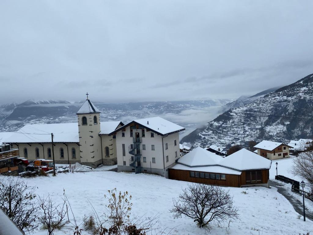 Chalet la Tulipe, mountain view, Terrace, BBQ photo 2