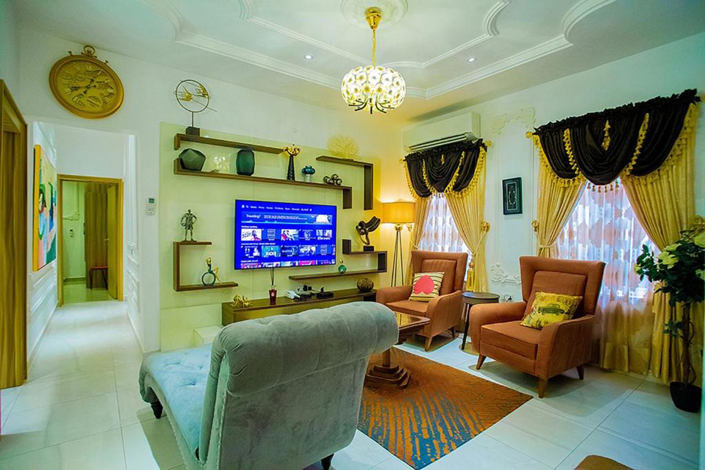 Kiki's Home and Apartments photo 2