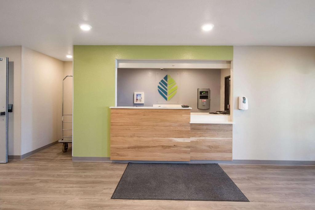 WoodSpring Suites Colorado Springs North - Air Force Academy photo 4