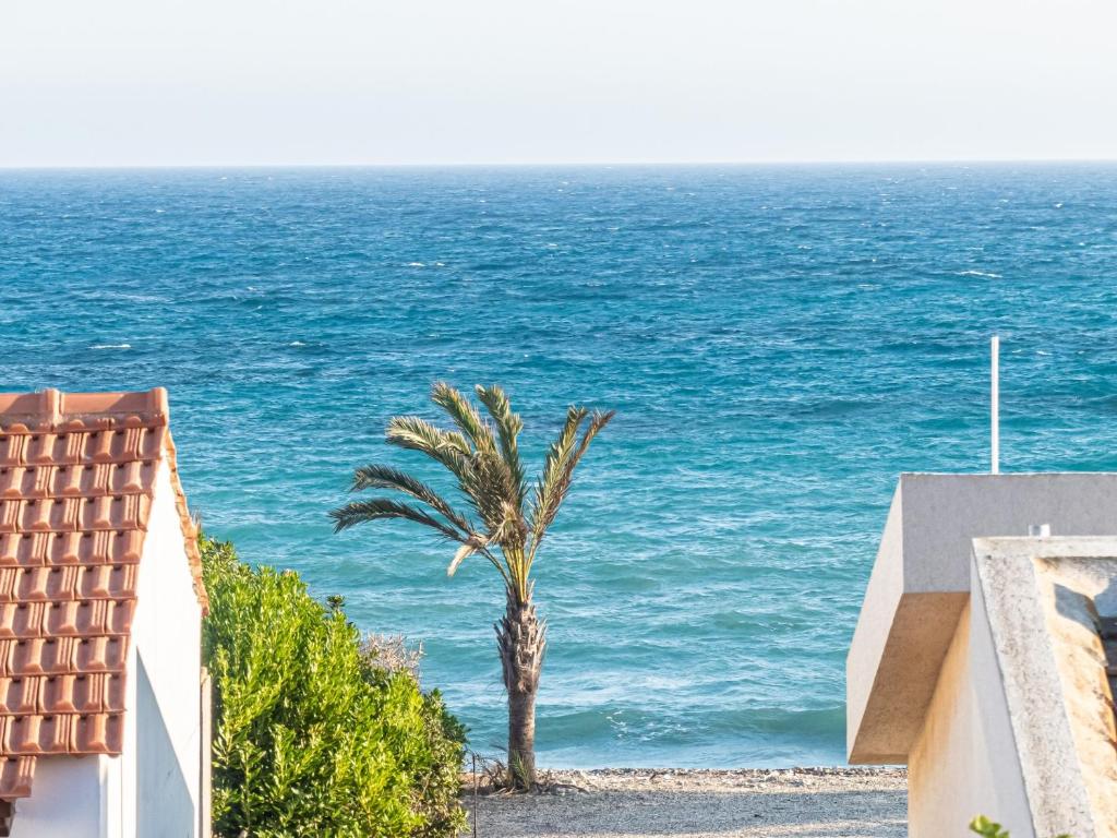 Greek Island Style 2 bedroom Villa with Pool next to the Sea photo 1