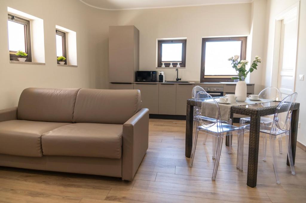 Ruggero Settimo - Room & Suite - Tap to explore photos