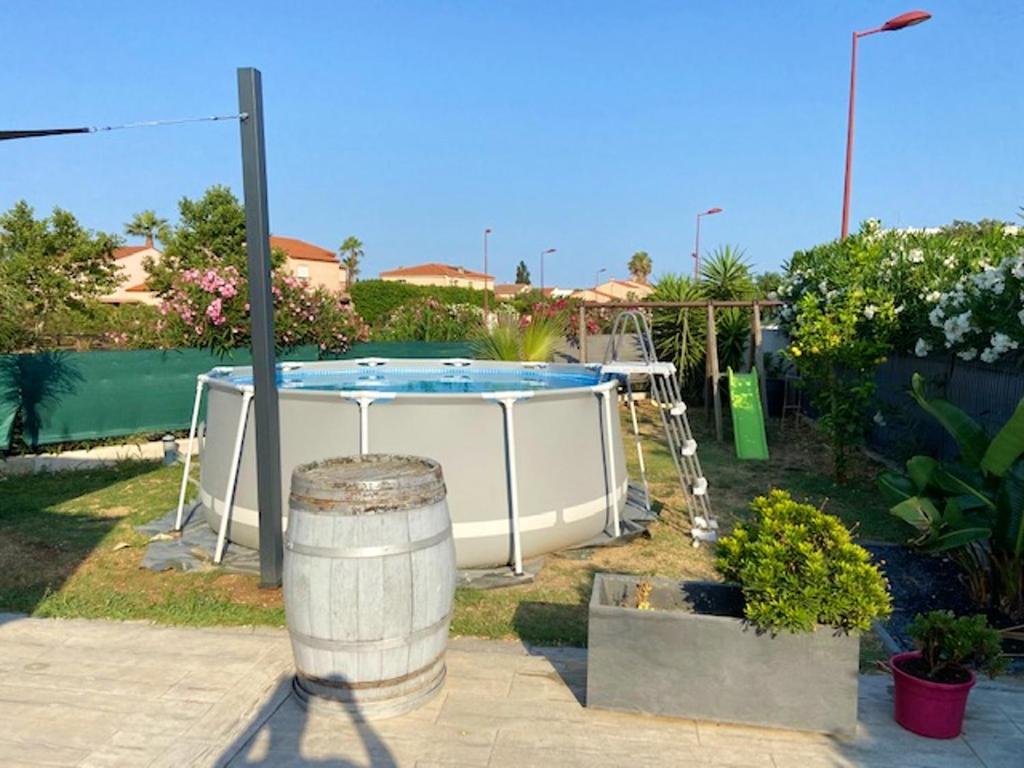 Maison de 3 chambres avec piscine privee jardin clos et wifi a Theza photo 1