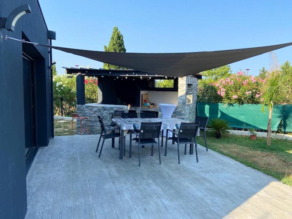 Maison de 3 chambres avec piscine privee jardin clos et wifi a Theza photo 2