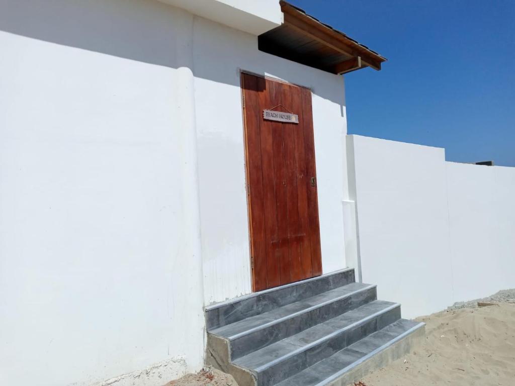 HOUSE WHITE VICHAYITO BEACH photo 2