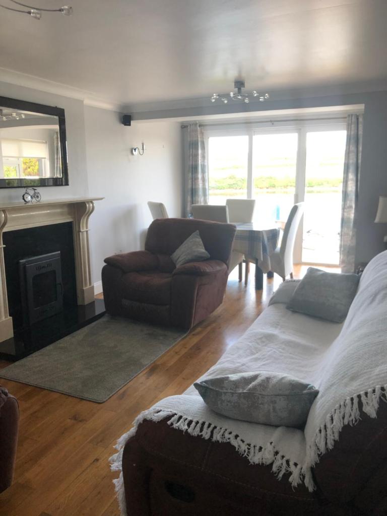 Centrally located coastal townhouse Belmullet photo 3